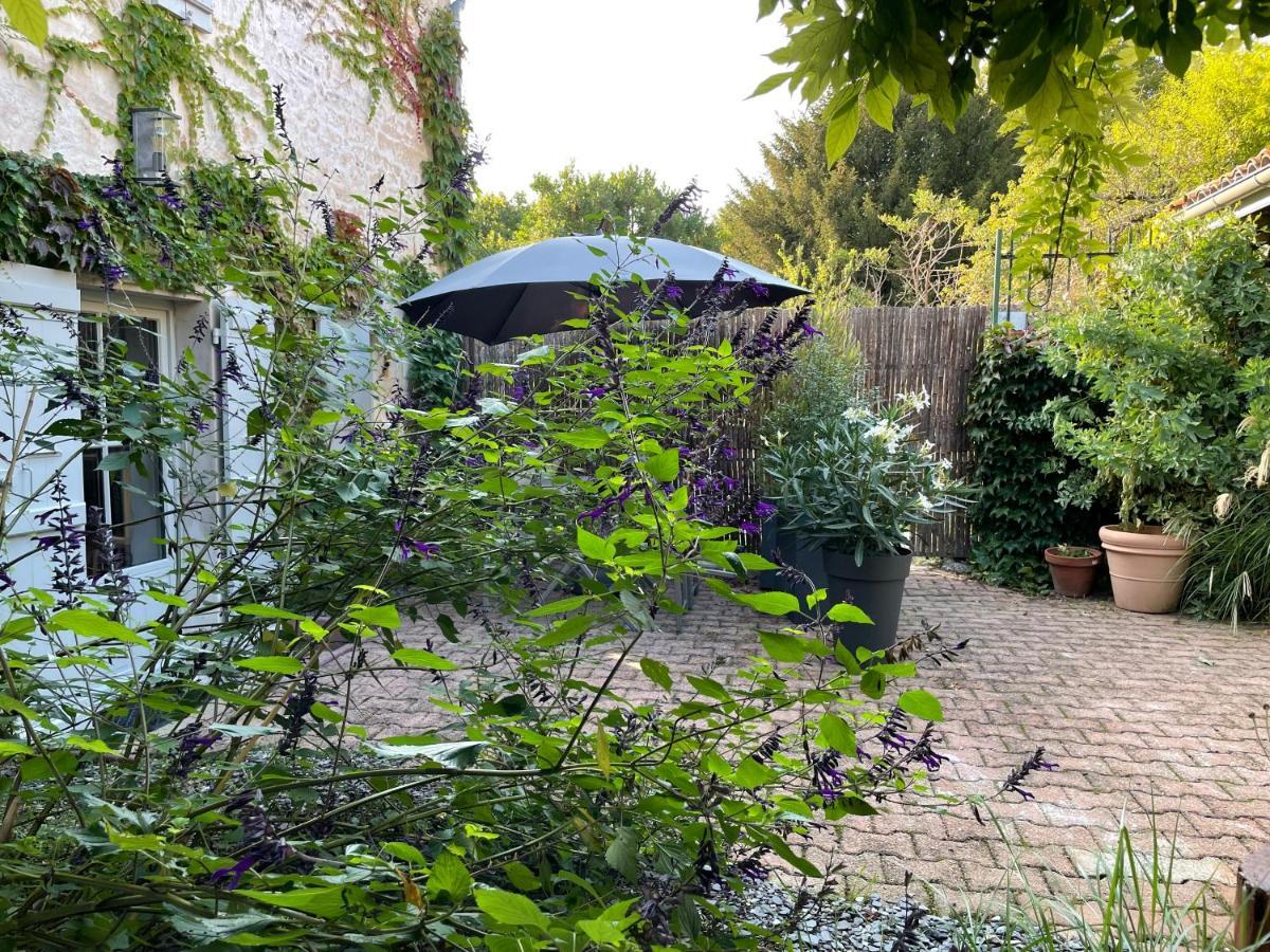 Gite Du Presbytere Port D'Envaux, Ravissante Maison De Charme Zewnętrze zdjęcie
