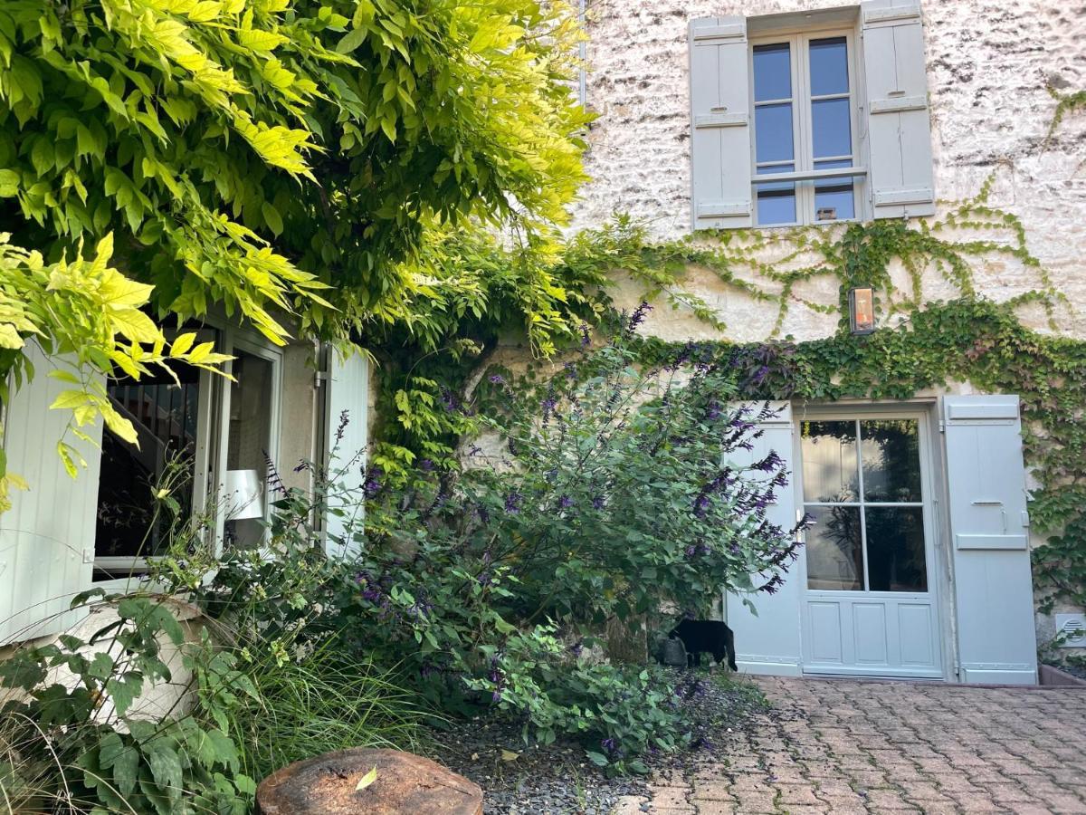 Gite Du Presbytere Port D'Envaux, Ravissante Maison De Charme Zewnętrze zdjęcie