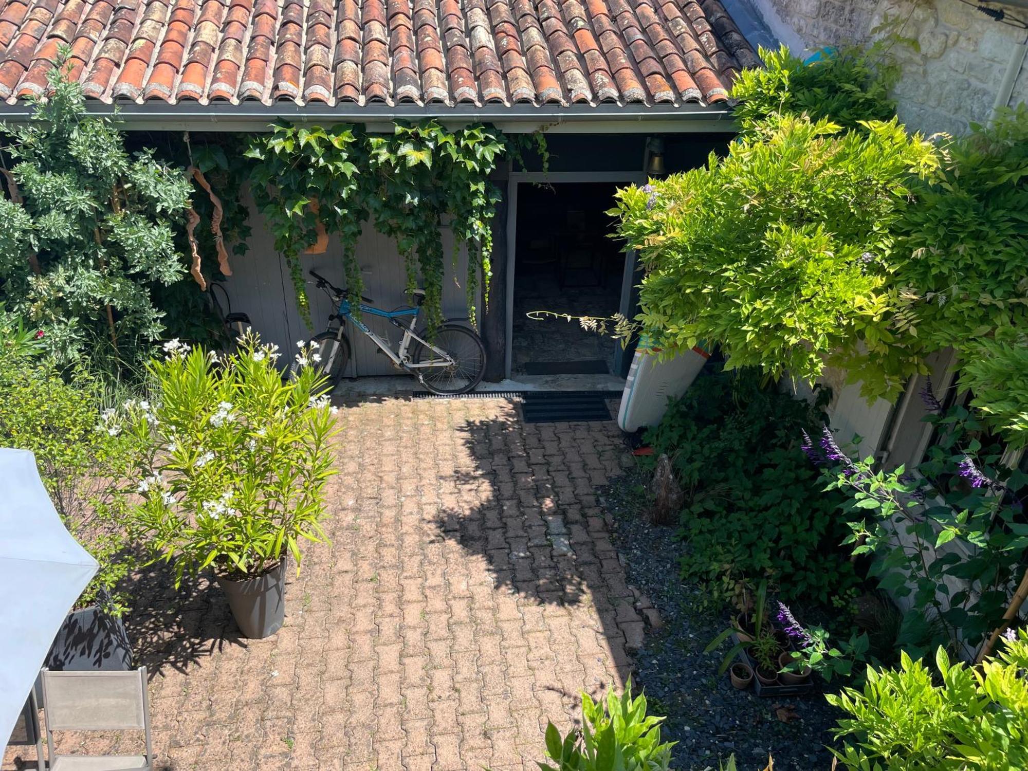 Gite Du Presbytere Port D'Envaux, Ravissante Maison De Charme Zewnętrze zdjęcie