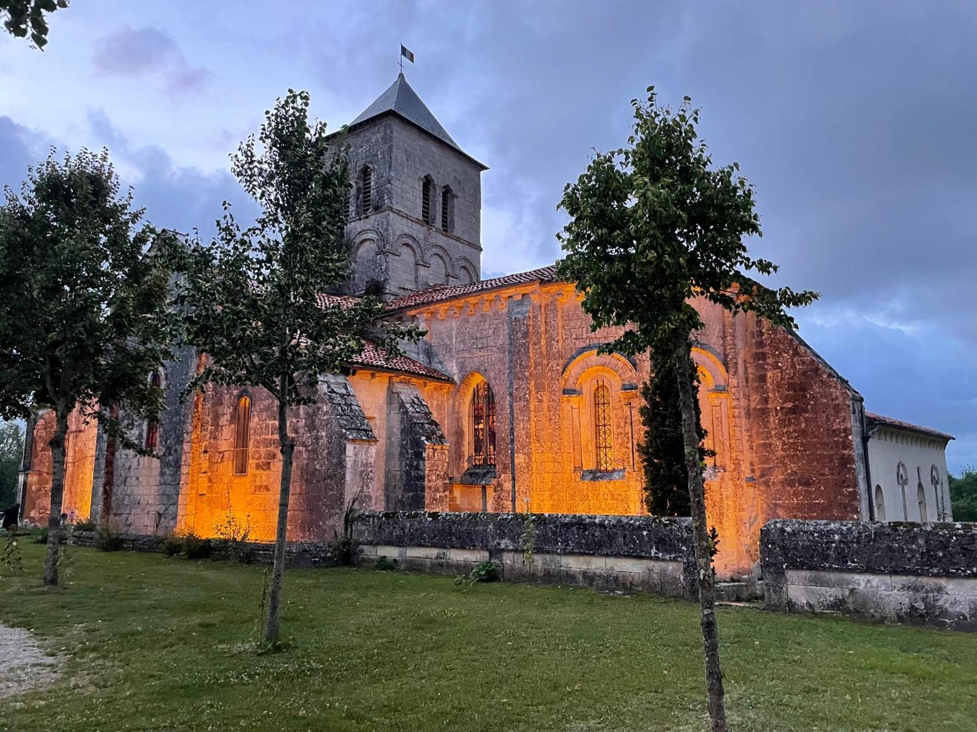 Gite Du Presbytere Port D'Envaux, Ravissante Maison De Charme Zewnętrze zdjęcie